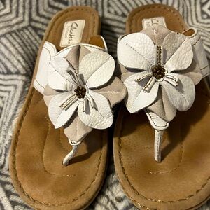 Clarks Artisan sandals white pretty flower 8.5